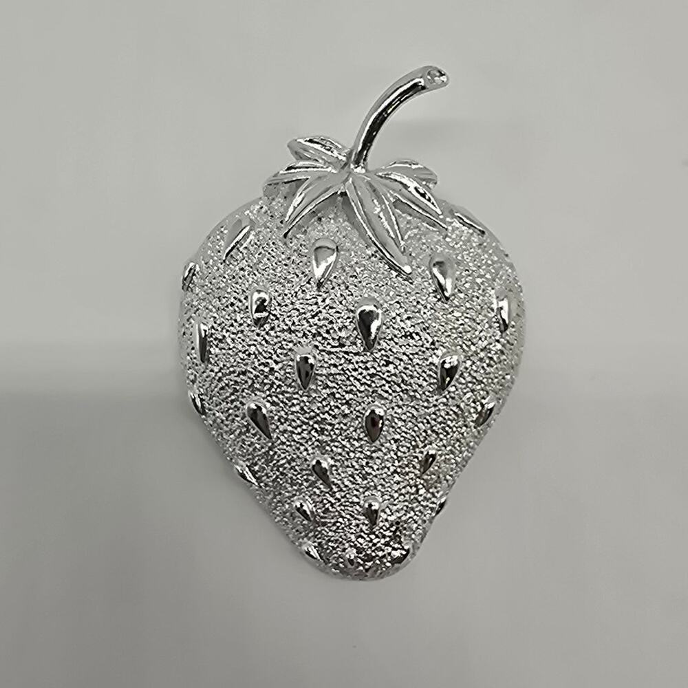 Vintage Sarah Coventry Textured Strawberry Brooch Pin Silver Tone Costume Estate